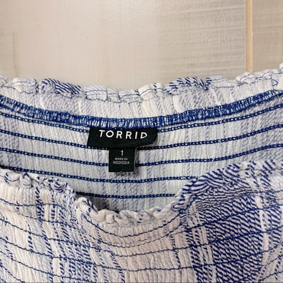 Torrid Blue White Stripe Smocked Top Sz 1 - Picture 4 of 7